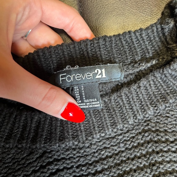 Forever 21 Women’s Cold Shoulder Sweater, Black, Size Small - Picture 7 of 8